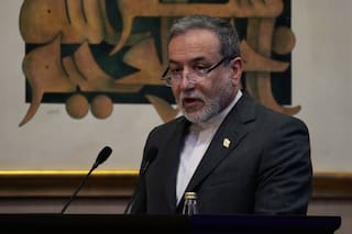 Irán ya no enriquece uranio en ningún sitio de su territorio, dice su canciller