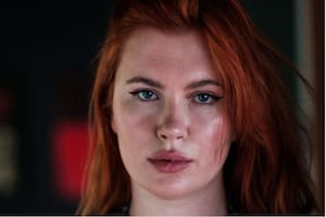 Ireland Baldwin, hija del actor y de Kim Basinger reveló que fue violada durante su adolescencia y explicó por qué decidió hablar