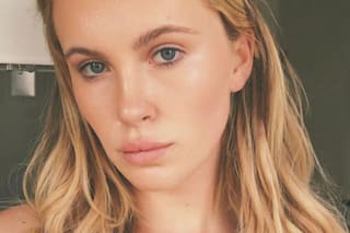 Ireland Baldwin reveló que su exnovio quiso tener sexo con su madre, Kim Basinger