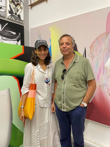 Irene Gelfman, curadora global de Pinta, y Diego Costa Peuser, fundador de la plataforma que impulsa el arte latinoamericano en el mundo, durante la semana del arte realizada en Panamá