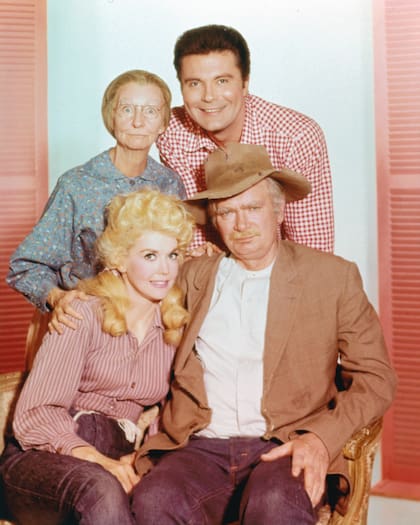 Irene Ryan, Max Baer Jr., Donna Douglas y Buddy Ebsen, en 1965