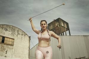 Iride Mockert, boleadoras en mano