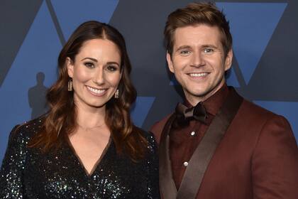 El actor de Downton Abbey Allen Leech y su esposa, Jessica Blair.