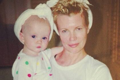 Irlanda junto a Kim, cuando era bebe