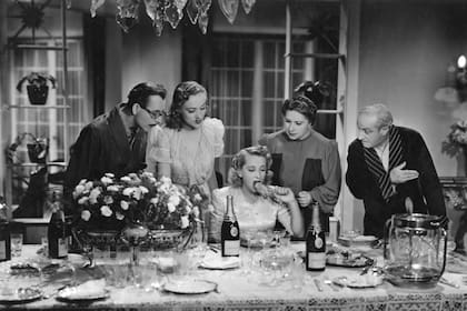 Irma Córdoba, Felisa Mary, Enrique Serrano, Paulina Singerman y Dario Cossier en Noche de bodas (1942)