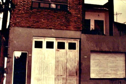 La casa ubicada en la calle Melo 3354 del barrio de Florida fotografiada en 1989; hoy todavía conserva un aspecto similar