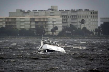 Irma, uno de los huracanes más poderosos jamás vistos, golpeó Florida con intensas lluvias y ráfagas de viento de más de 200 km por hora