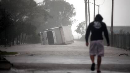 En Miami un camión volcó a causa de la tormenta