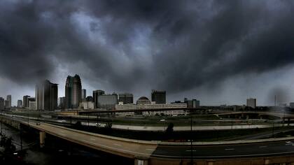 Amenazante la tormenta avanza sobre Florida