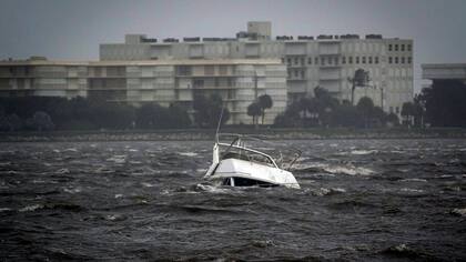 Un bote fue arrastrado por la corriente y se hundió tras ser azotado por los fuerte vientos de Irma