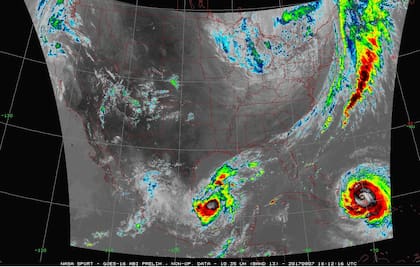 Irma y José en una imagen satelital