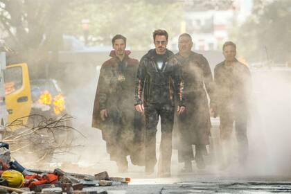 Iron Man, Doctor Strange y una gran secuencia de batalla inicial.
