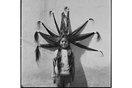 Iruya, 2010. La fotógrafa pegaba carteles en los pueblos: “Busco mujeres de pelo largo”; hoy sigue su búsqueda