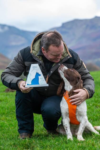 Irving y Max siempre hacen paseos juntos y son transmitidos a través del Facebook Live Foto: Facebook Max Out in the Lake District