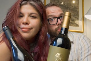 Desafían a los expertos con sus recomendaciones de vinos de supermercado y son furor en las redes