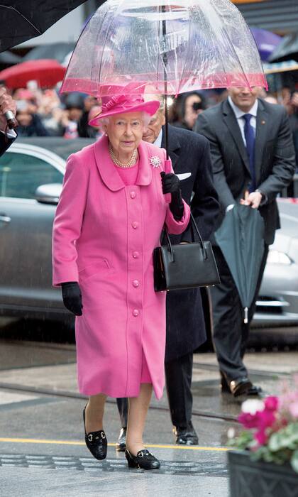 En 2015, Isabel II en el acto oficial para la inauguración del metro en Birmingham