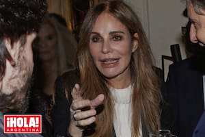 Isabel estuvo acompañada por un grupo de amigos, con quienes charló animadamente.