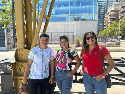 Isabel, Hector y Fátima, llegaron con guaraníes desde Paraguay