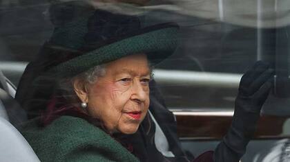 Isabel II hizo su primera aparición público luego de sus problemas de salud