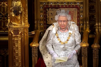 Isabel II pronuncia el discurso de la reina