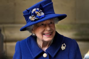 Manos azules: el detalle de una foto de la reina Isabel que preocupó a todos