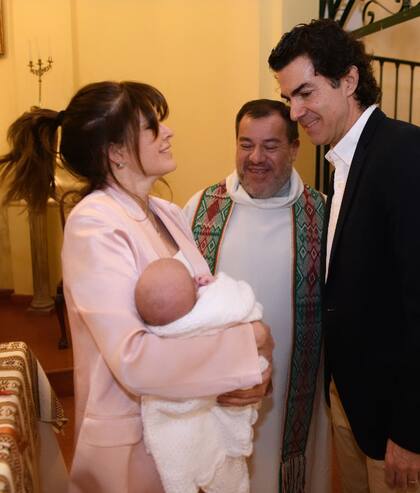 Isabel Macedo compartió las fotos del bautismo Julia, su segunda hija con Juan Manuel Urtubey