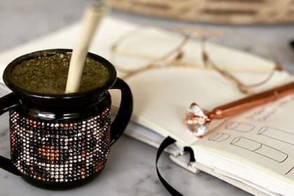 Puro glamour: Isabel Macedo se describió como un "matera ansiosa" y mostró su mate leopardo