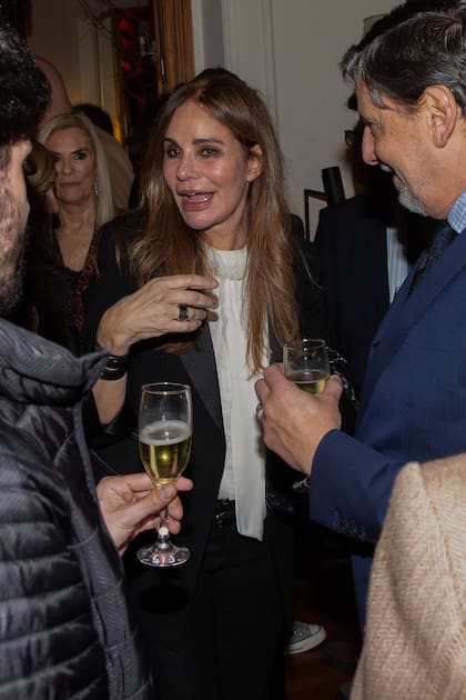 Isabel Menditeguy y Fernando Samra, en uno de los salones del petit hotel de Recoleta.