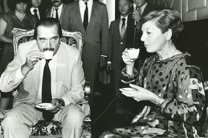 Reunida con Raúl Alfonsín, en 1984