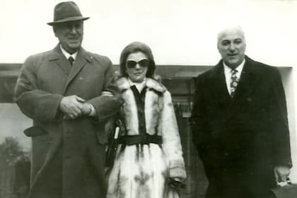 Isabel Perón junto a Juan Domingo Perón y a José López Rega