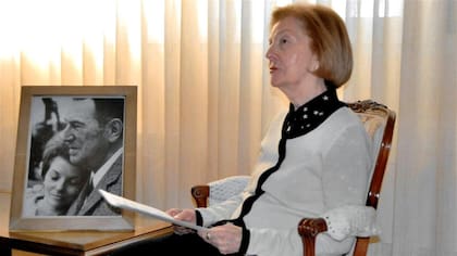 Isabel Perón se despidió del “Momo” Venegas con un aviso fúnebre
