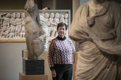 Isabel Rodà, rodeada de estatuas romanas en el Museo Marés de Barcelona, el pasado 30 de noviembre