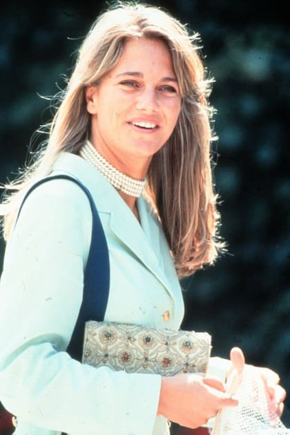 Isabel Sartorius era una joven con mucho mundo recorrido y una preparación exquisita cuando conoció al príncipe Felipe en una cena a la que concurrió invitada por un amigo en común y esa misma noche sintió el flechazo