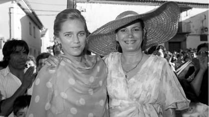 Isabel Sartorius junto a su mamá, Isabel Zorraquin