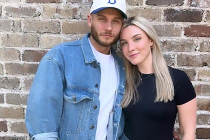 Isabelle empezó a salir con su amigo de la infancia y ambos tienen un hijo