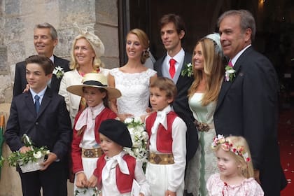 Isabelle y Clemente Jr., posan junto a sus padres, María Emilia y Clemente Zavaleta; y Birger Strom y Alexandra Zellinger de Balkany