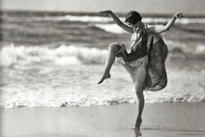 Isadora Duncan se inspiraba con las olas del mar