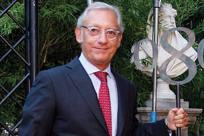 Isak Andic asiste al desfile de Mango de la Semana de la Moda el 11 de julio de 2012 en Barcelona, España