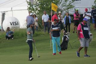 El mexicano Isidro Benítez es un líder que no se detiene en el Abierto