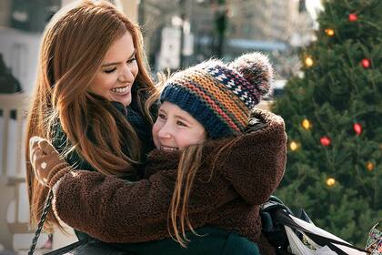 "Muchos cuentos de hadas son un poco ofensivos. Imponen un cierto tipo de hombre, un príncipe que tiene que rescatarte; la mujer abandonada o la mujer como madrastra malvada o bruja. Como madre, estos estereotipos no coinciden con mis ideales", sostiene Isla Fisher