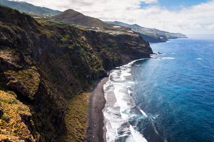 La isla es misteriosa porque los lugareños dicen ver ovnis en los cielos. Los científicos dice que se trata de un fenómeno de refracción de la luz.