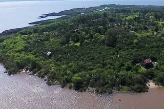 Basural en el río: retiraron 100 toneladas de residuos de la isla Martín García
