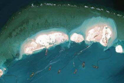 Isla norte en costrucción en el arrecife Mischief