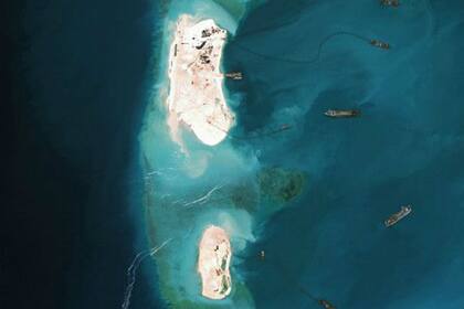 Isla occidental en construcción en el arrecife Mischief