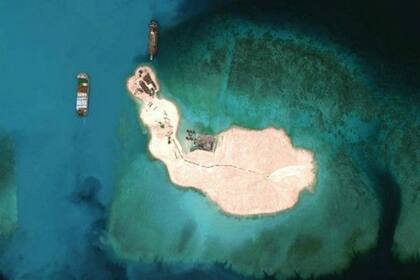 Isla sur en construcción en el arrecife Mischief