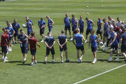 Islandia disruta de su presente y sueña en grande