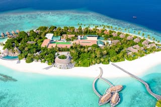 Cómo una isla paradisíaca se convirtió en un refugio inesperado de la “flota fantasma” de Rusia e Irán