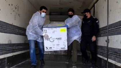 Israel comenzó a enviar vacunas a la Franja de Gaza. Se estima que cerca de 5 millones de palestinos están a la espera de la vacuna.