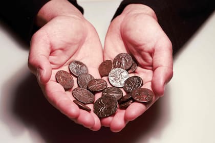 También se hallaron monedas muy antiguas que sorprenden por su rareza
