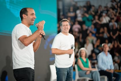 Itai Hagman y Mariano Recalde hablaron en forma intercalada